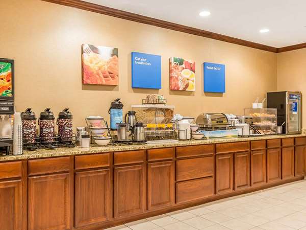 Amenities - Comfort Inn East Moline