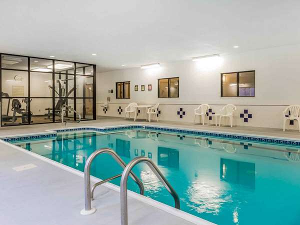 Pool - Comfort Inn East Moline