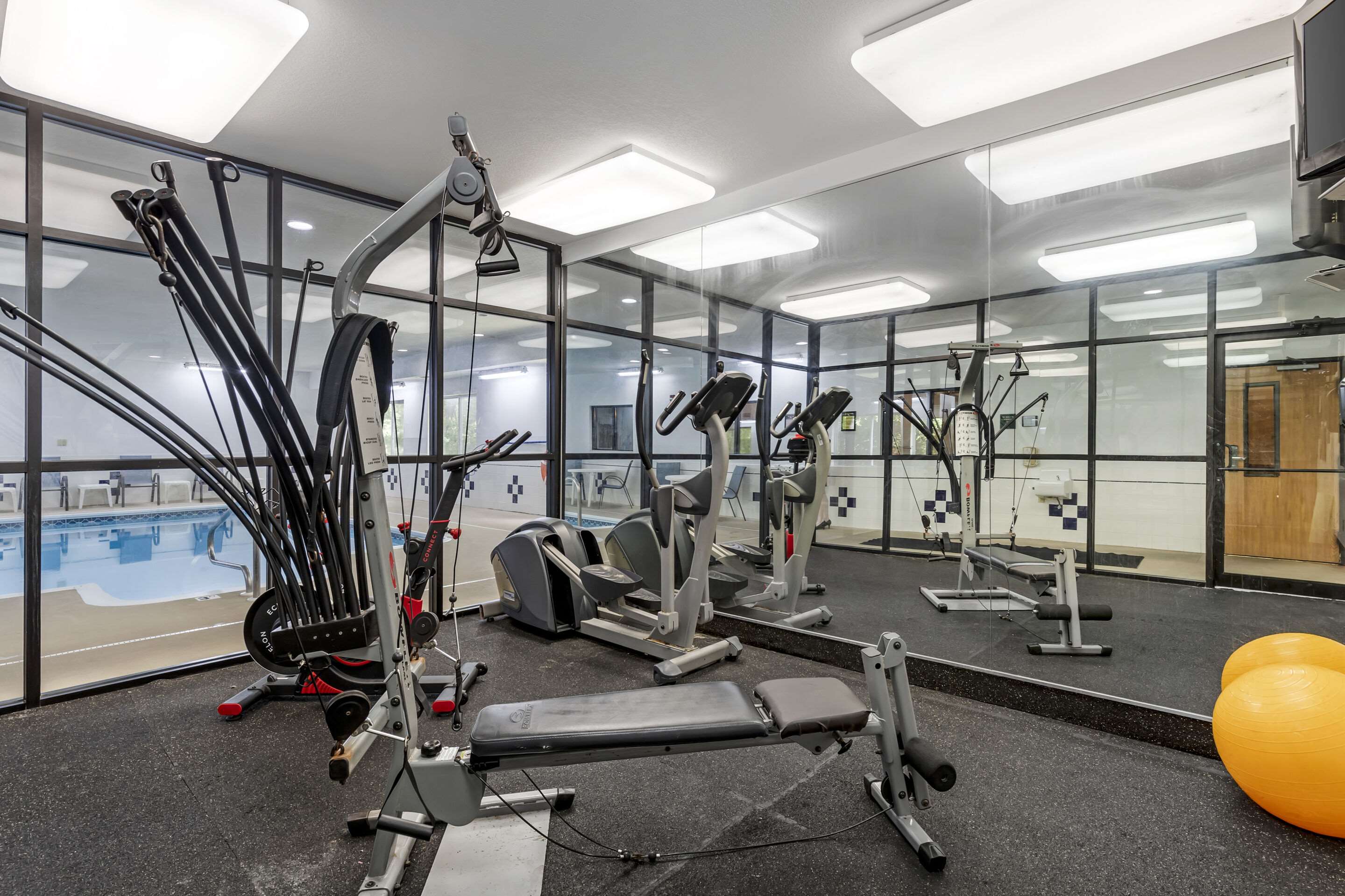 Exercise room | Comfort Inn & Suites East Moline near I-80