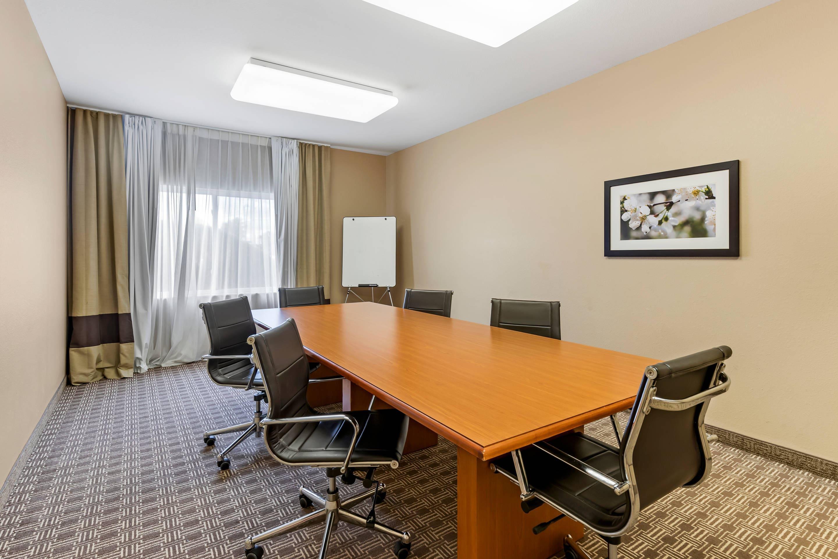 Meeting room | Comfort Inn & Suites East Moline near I-80