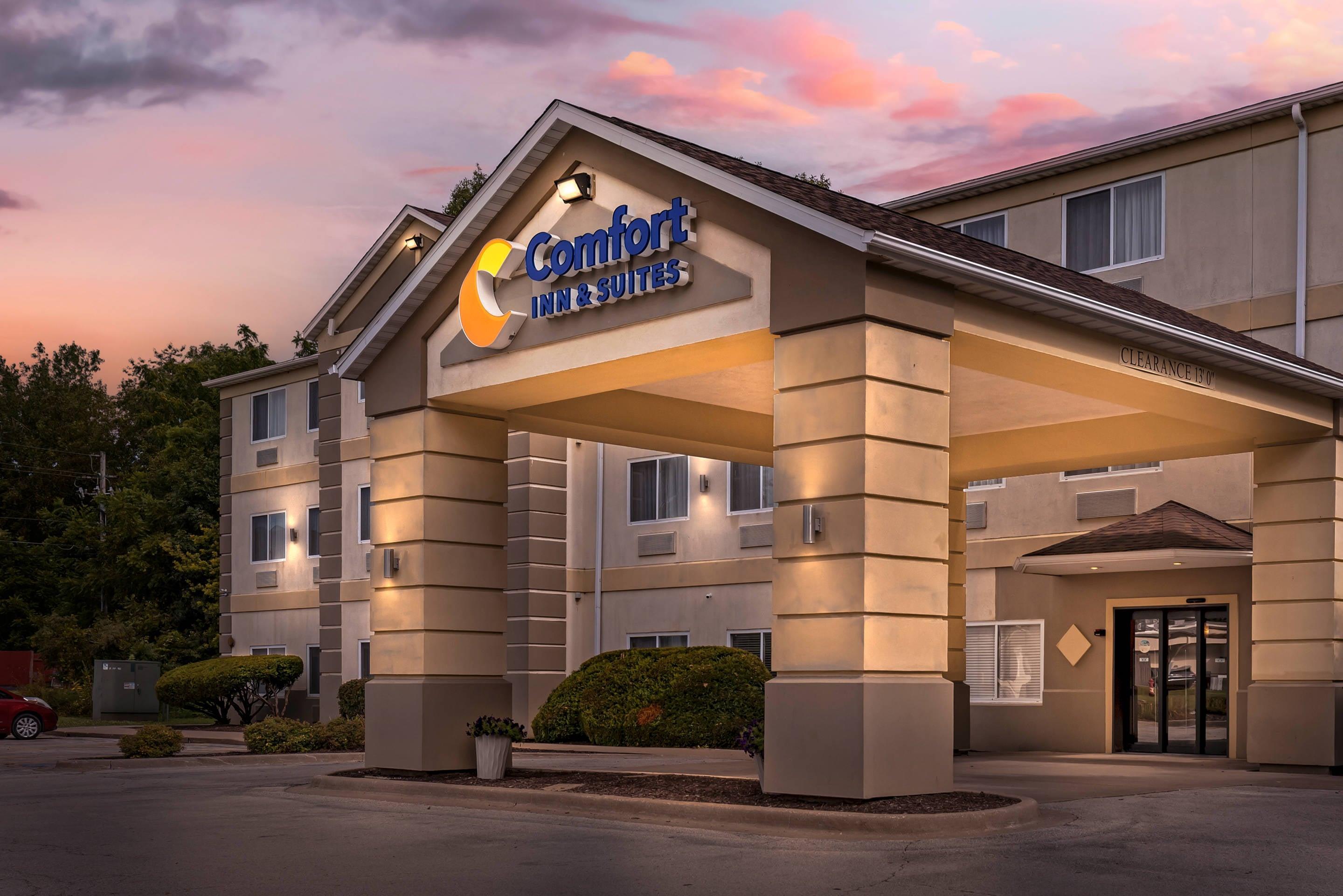 Hotel exterior | Comfort Inn & Suites East Moline near I-80