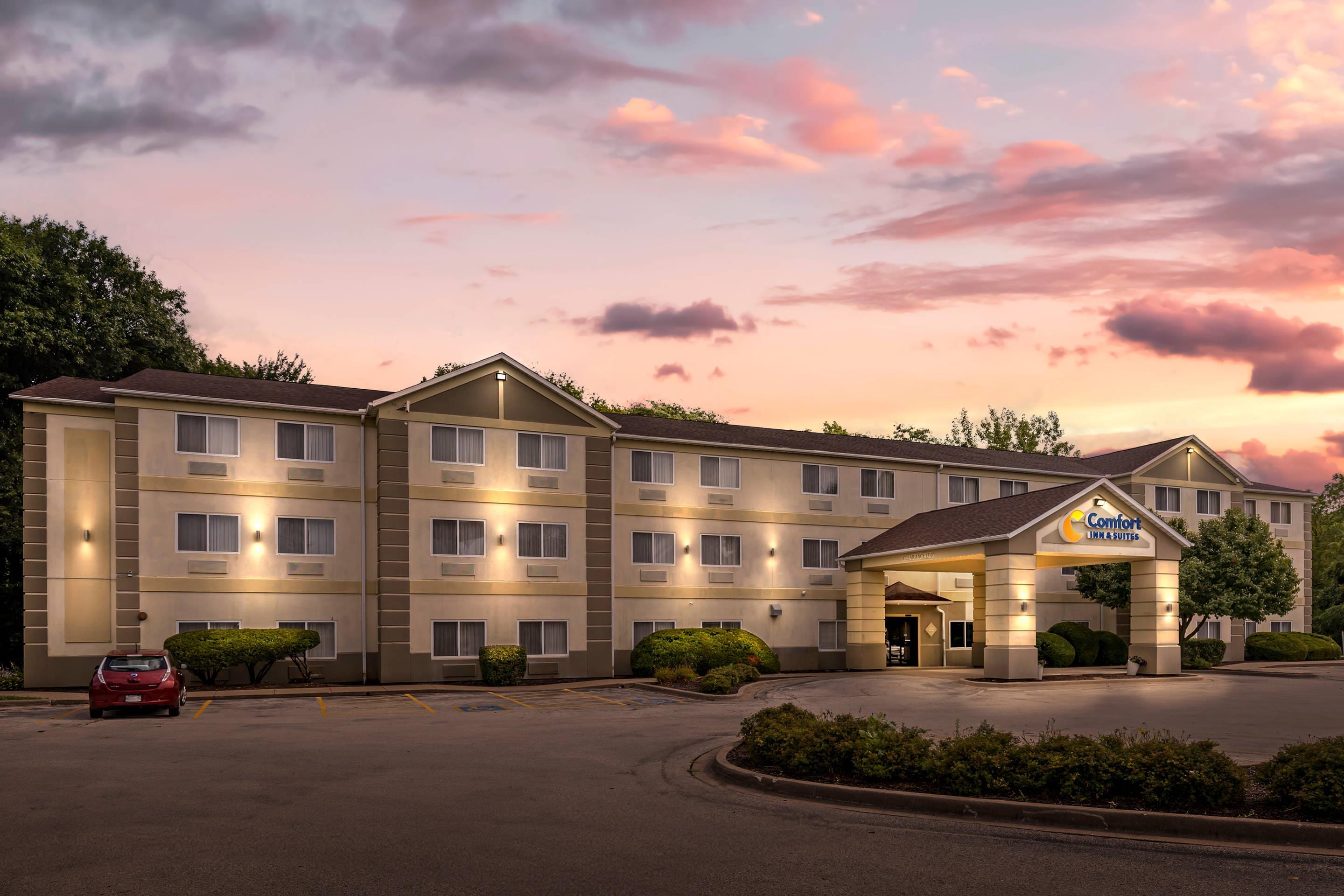 Hotel exterior | Comfort Inn & Suites East Moline near I-80