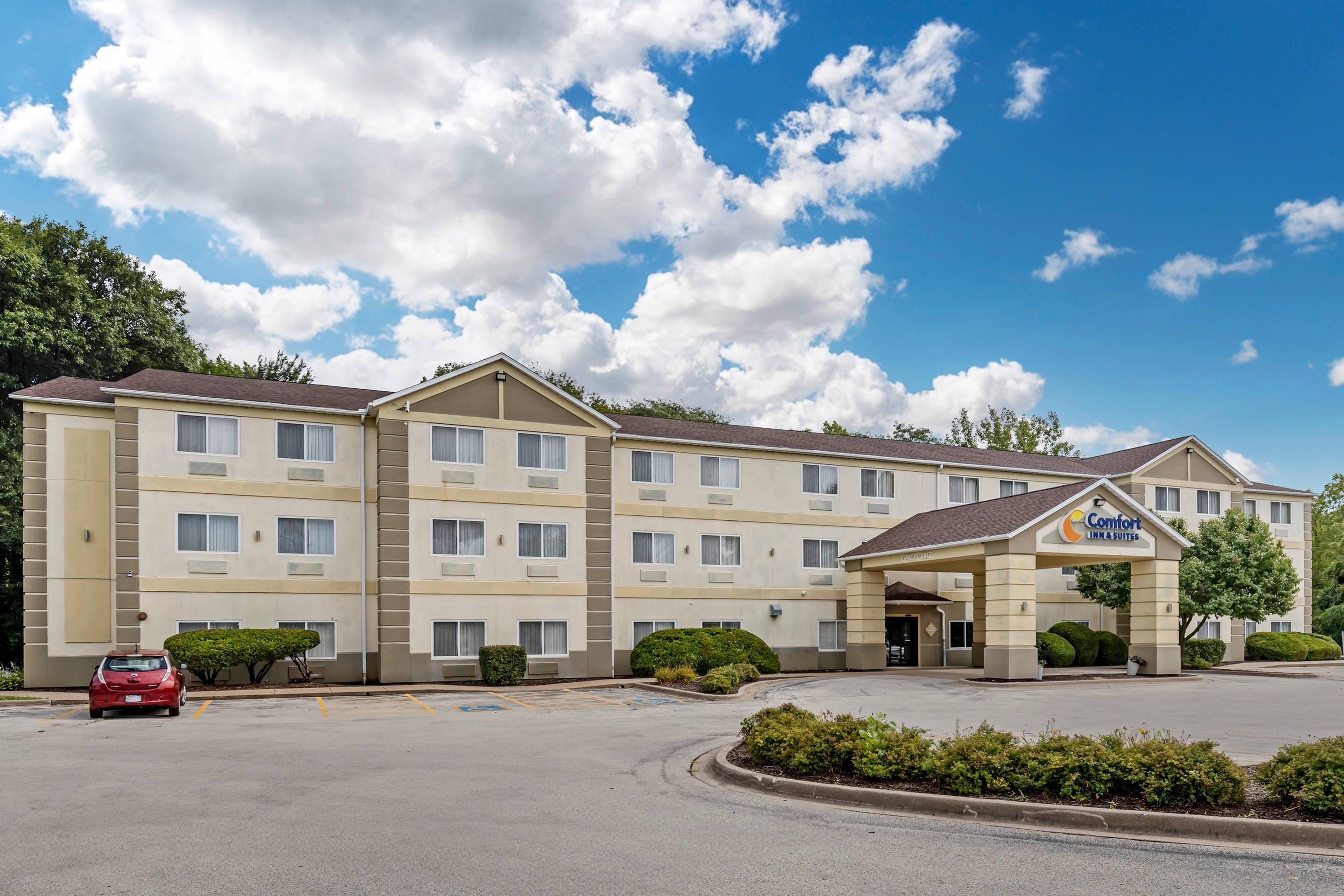 Hotel exterior | Comfort Inn & Suites East Moline near I-80