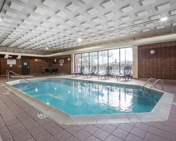 Pool - Quality Inn Schaumburg