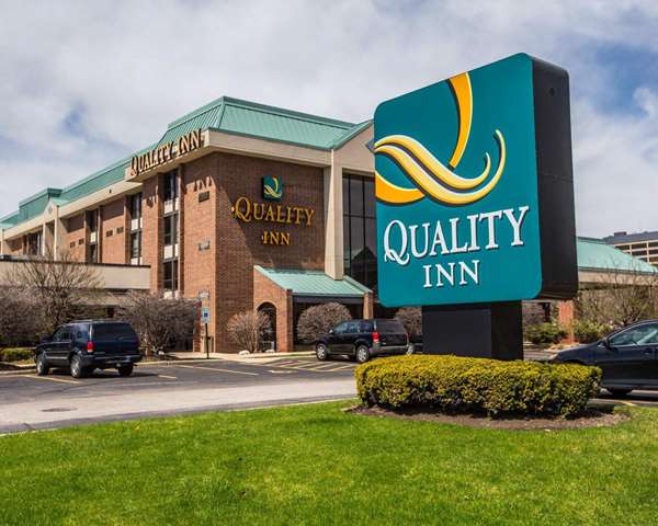 Exterior view - Quality Inn Schaumburg