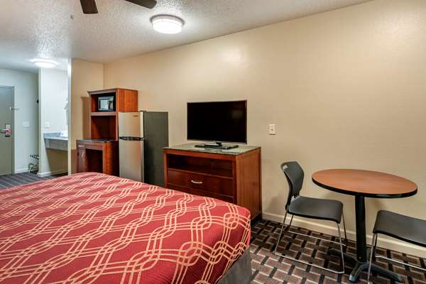  - Econo Lodge Inn & Suites Granite City - I-270, Exit 3