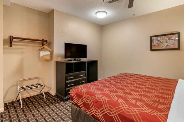  - Econo Lodge Inn & Suites Granite City - I-270, Exit 3
