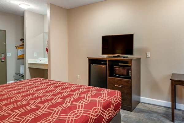  - Econo Lodge Inn & Suites Granite City - I-270, Exit 3