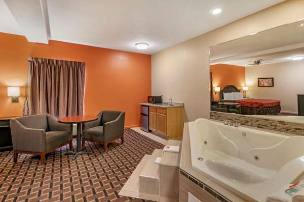  - Econo Lodge Inn & Suites Granite City - I-270, Exit 3
