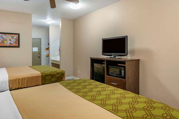  - Econo Lodge Inn & Suites Granite City - I-270, Exit 3