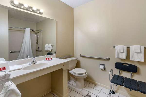  - Econo Lodge Inn & Suites Granite City - I-270, Exit 3