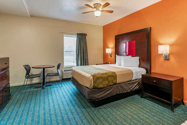  - Econo Lodge Inn & Suites Granite City - I-270, Exit 3