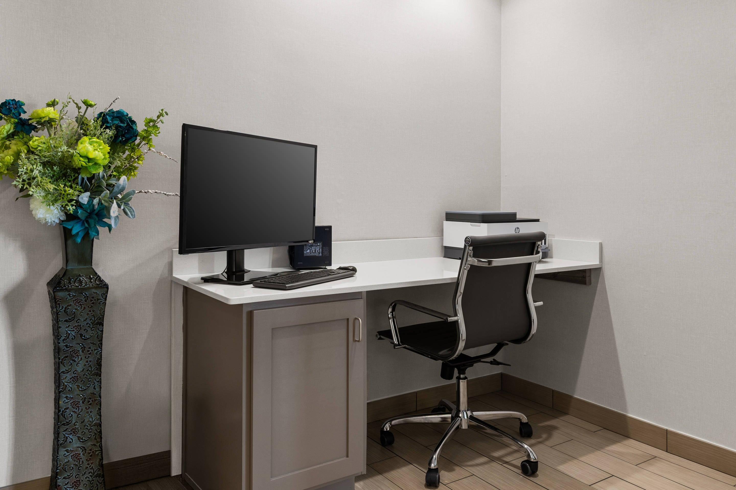 Business center | Comfort Inn & Suites Marion I-57