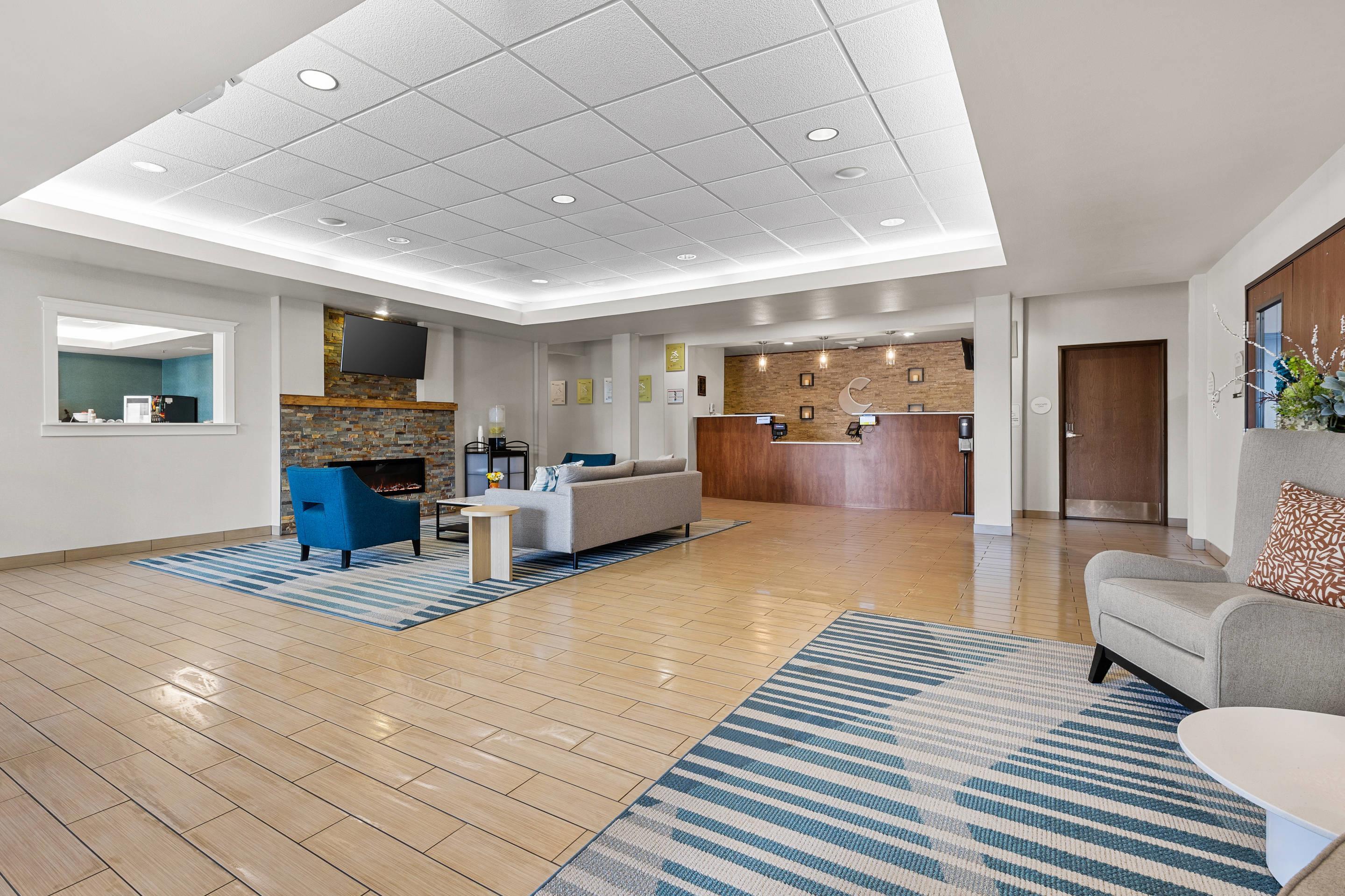 Hotel lobby | Comfort Inn & Suites Marion I-57