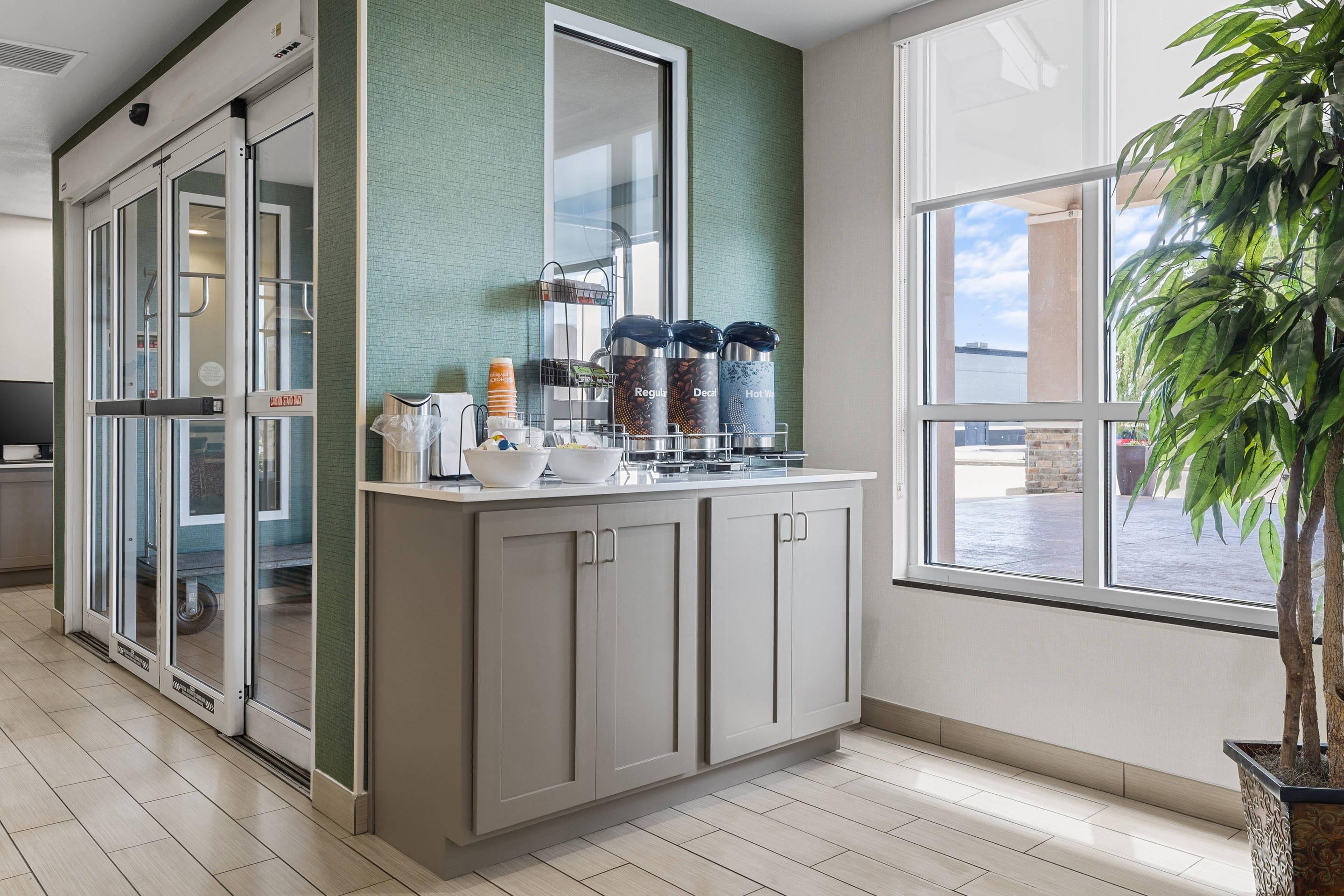 Enjoy coffee in the lobby | Comfort Inn & Suites Marion I-57