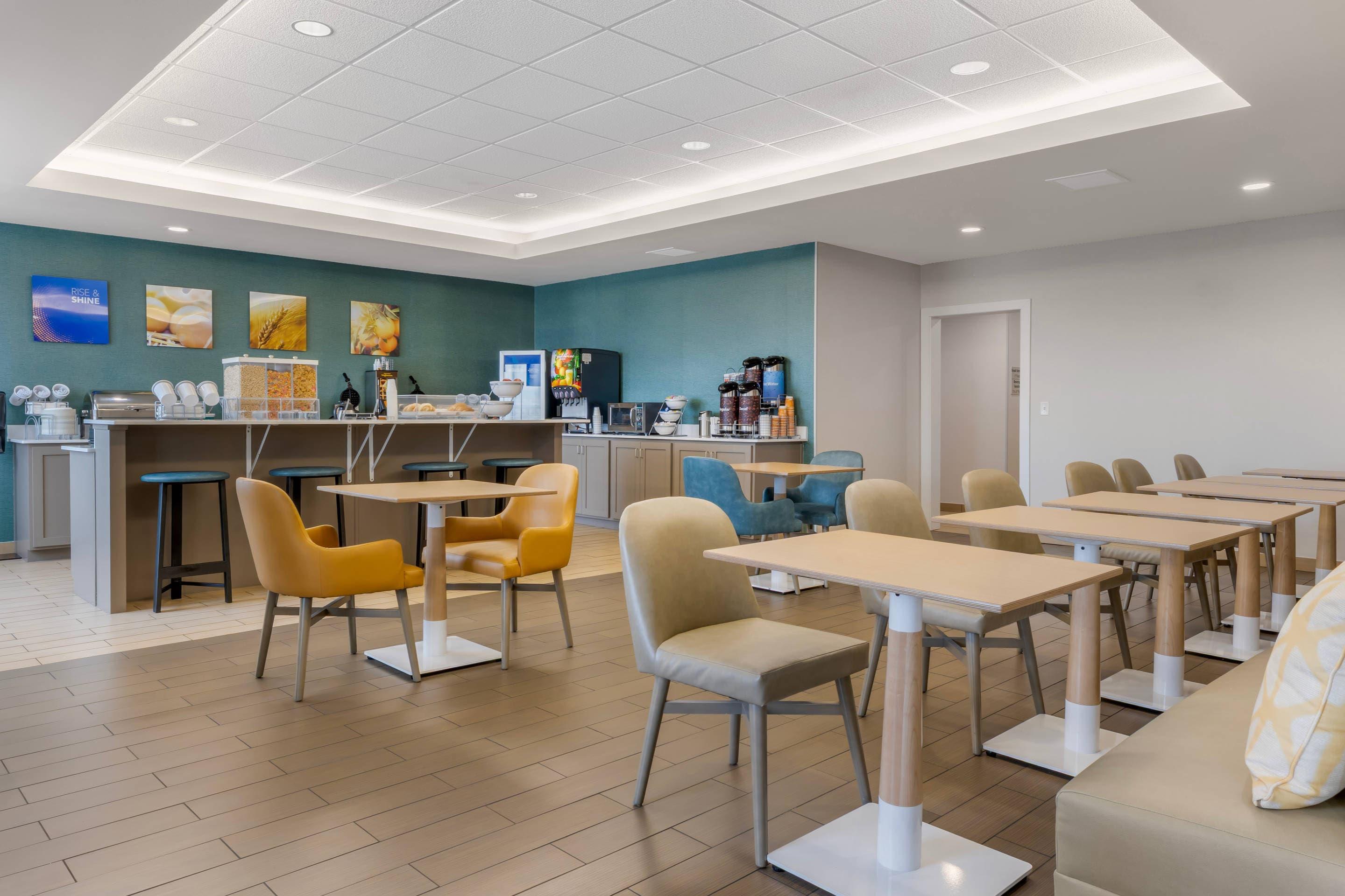 Breakfast area | Comfort Inn & Suites Marion I-57