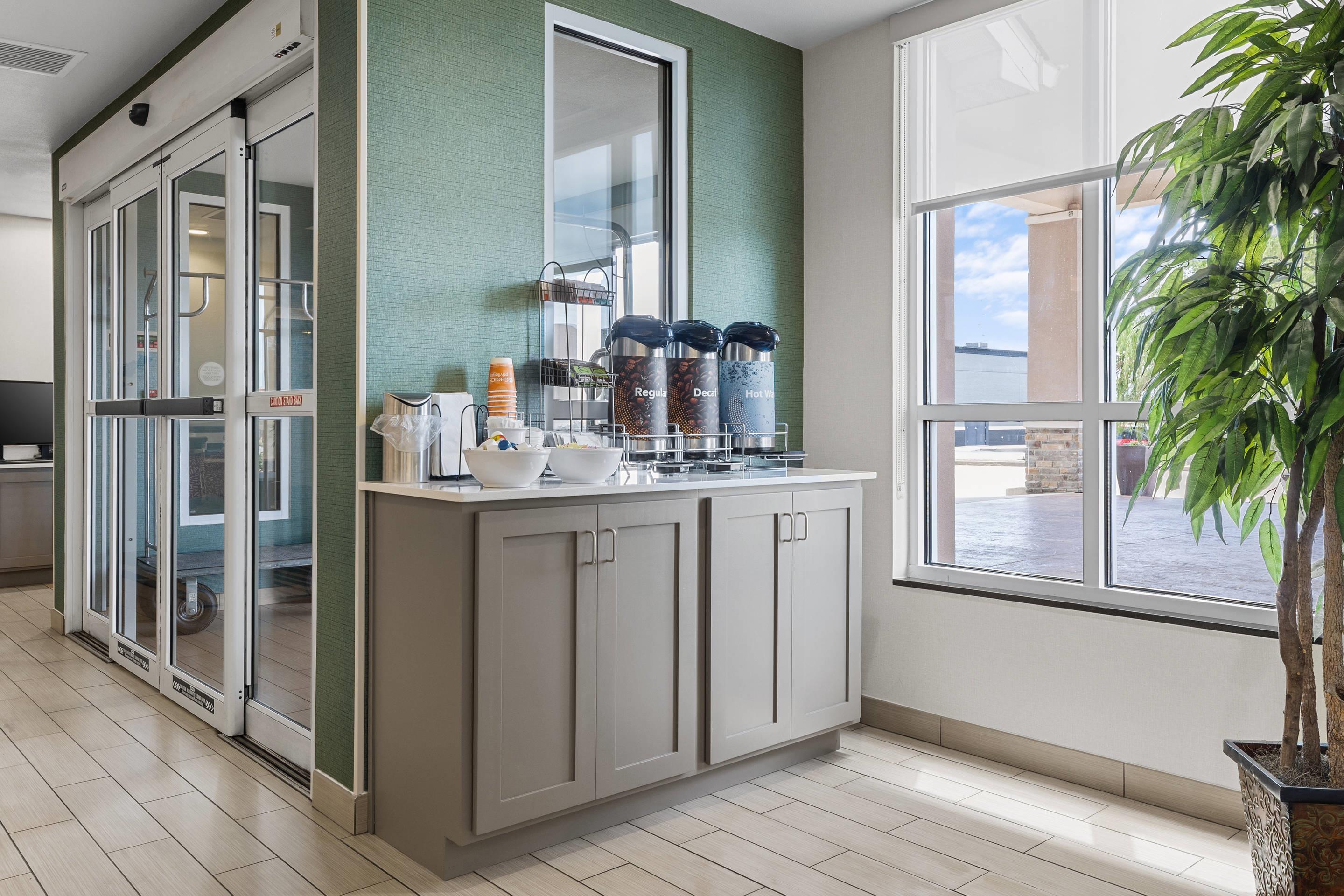 Enjoy coffee in the lobby | Comfort Inn & Suites Marion I-57