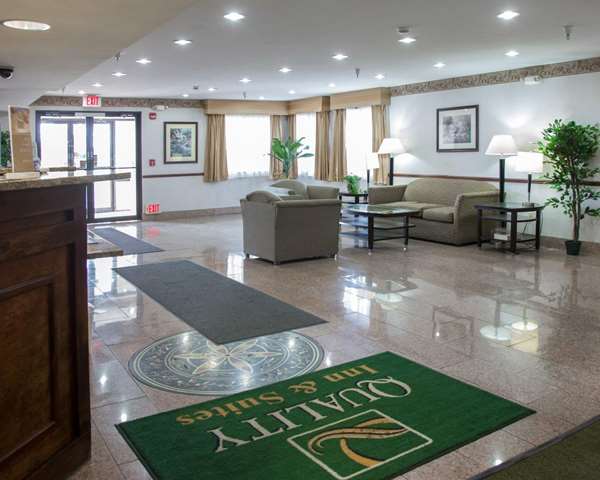  - Quality Inn & Suites Loves Park - I-39 & I-90, Exit 12