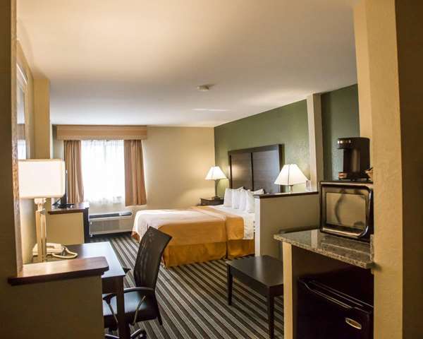 Suite - Quality Inn & Suites Loves Park - I-39 & I-90, Exit 12