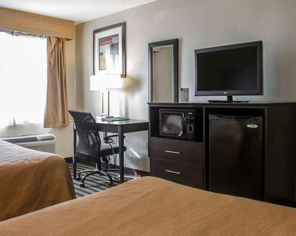  - Quality Inn & Suites Loves Park - I-39 & I-90, Exit 12