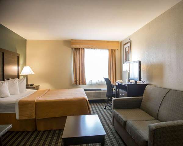 Suite - Quality Inn & Suites Loves Park - I-39 & I-90, Exit 12