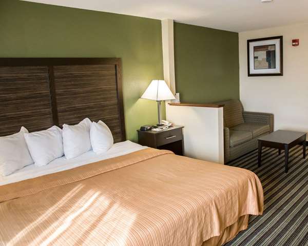 Suite - Quality Inn & Suites Loves Park - I-39 & I-90, Exit 12
