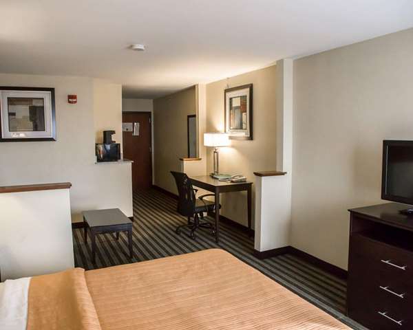 Suite - Quality Inn & Suites Loves Park - I-39 & I-90, Exit 12
