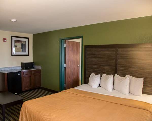 Suite - Quality Inn & Suites Loves Park - I-39 & I-90, Exit 12