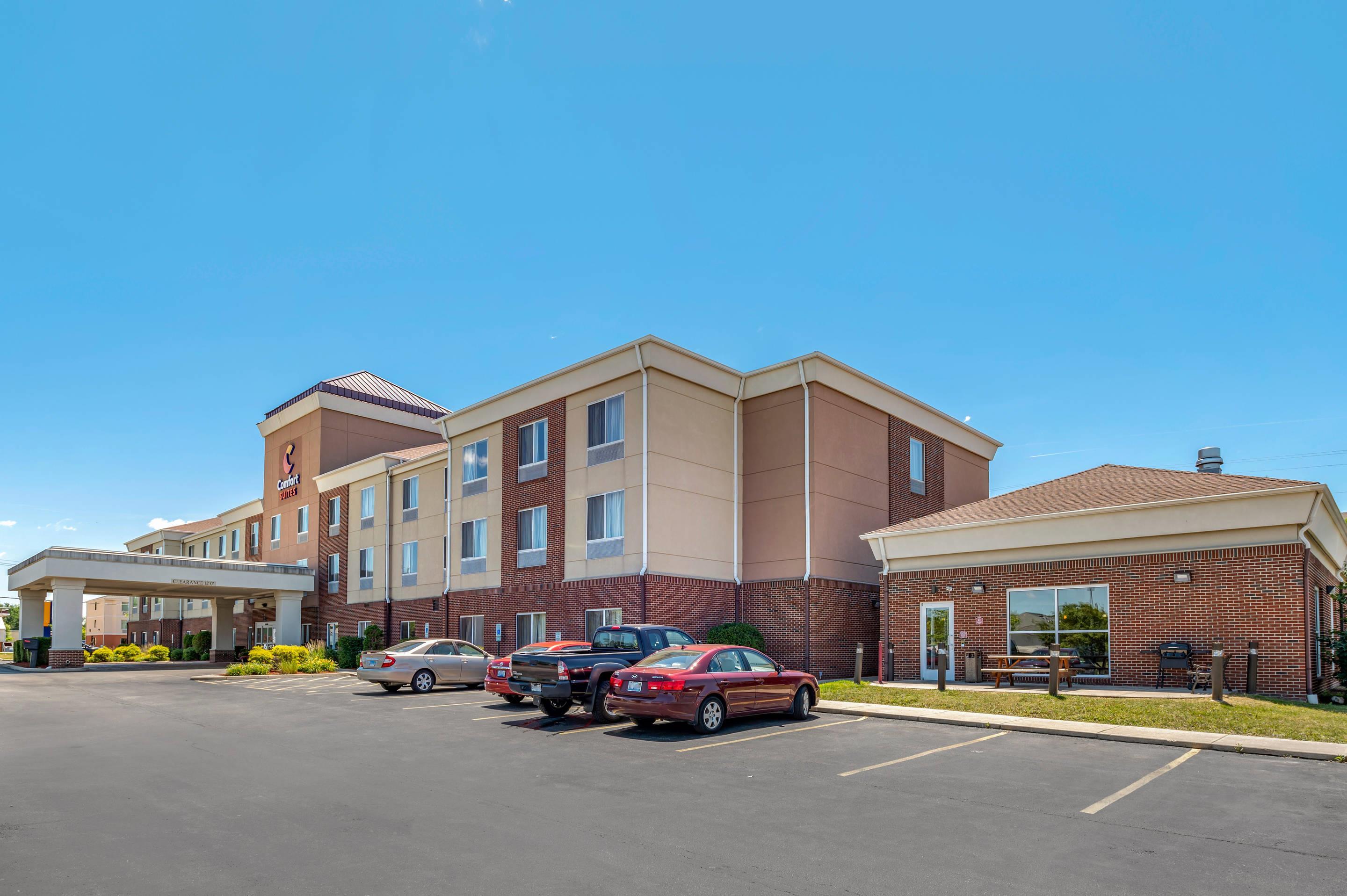 Hotel exterior | Comfort Suites Urbana Champaign, University Area