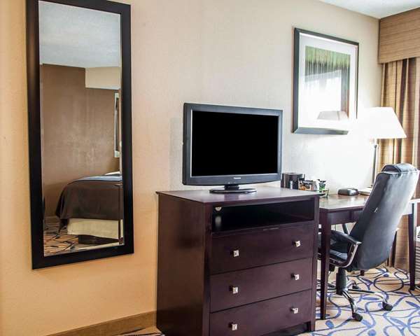 Suite - Comfort Inn Bourbonnais - I-57, Exit 315