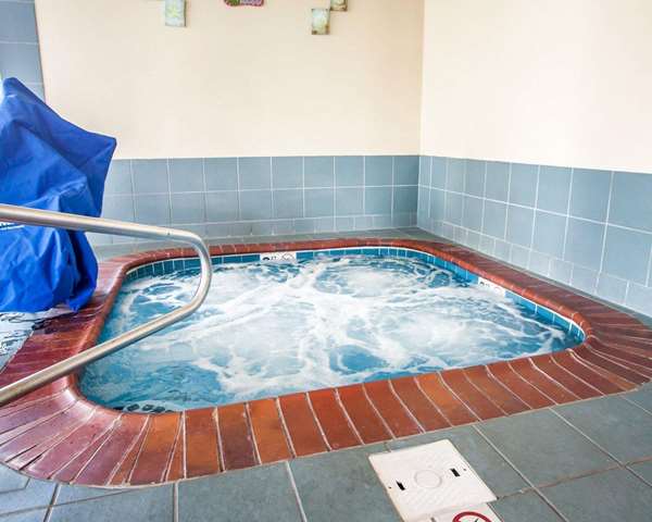 Pool - Comfort Inn Bourbonnais - I-57, Exit 315