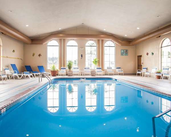 Pool - Comfort Inn Bourbonnais - I-57, Exit 315