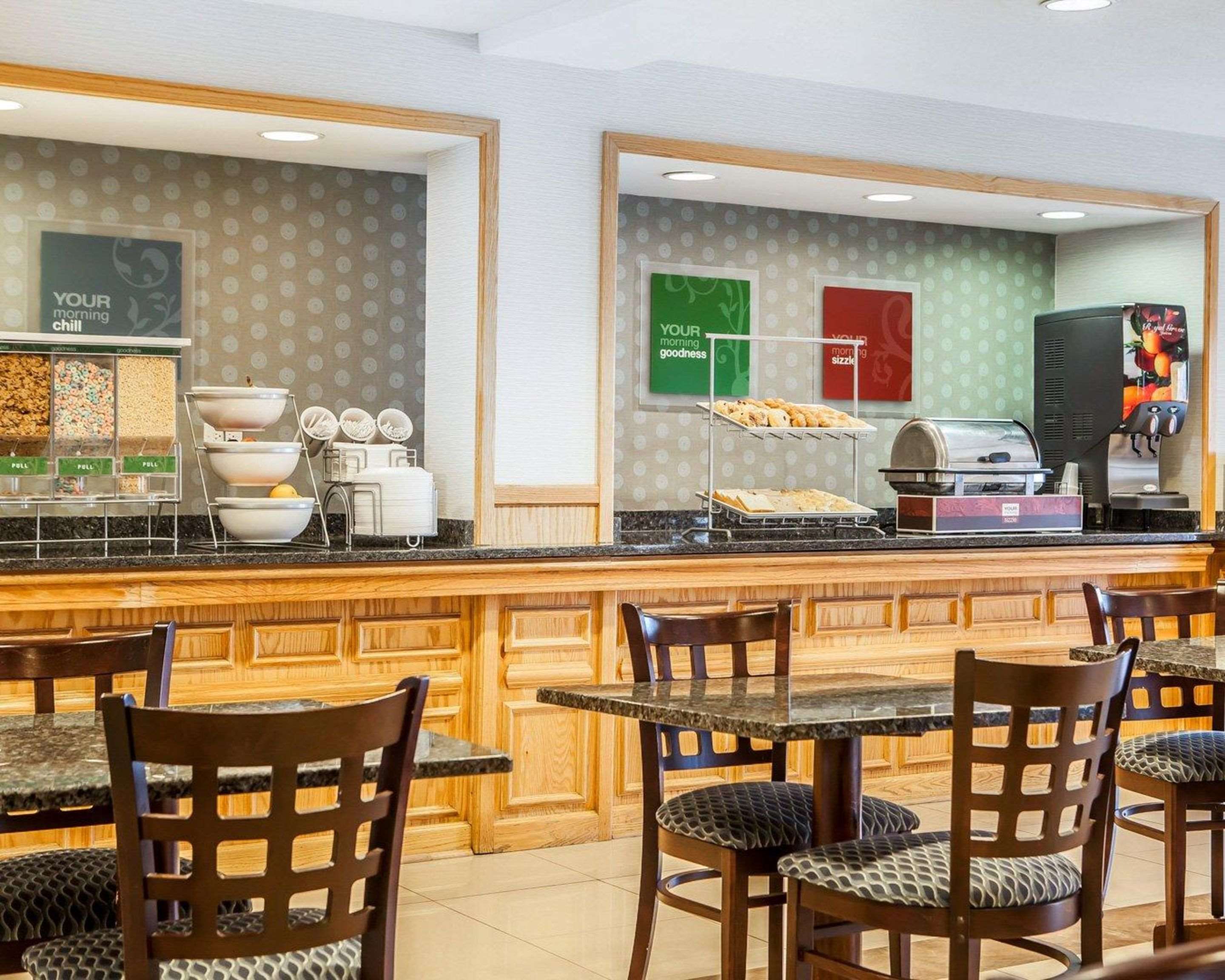 Breakfast counter | Comfort Inn Bourbonnais near I-57