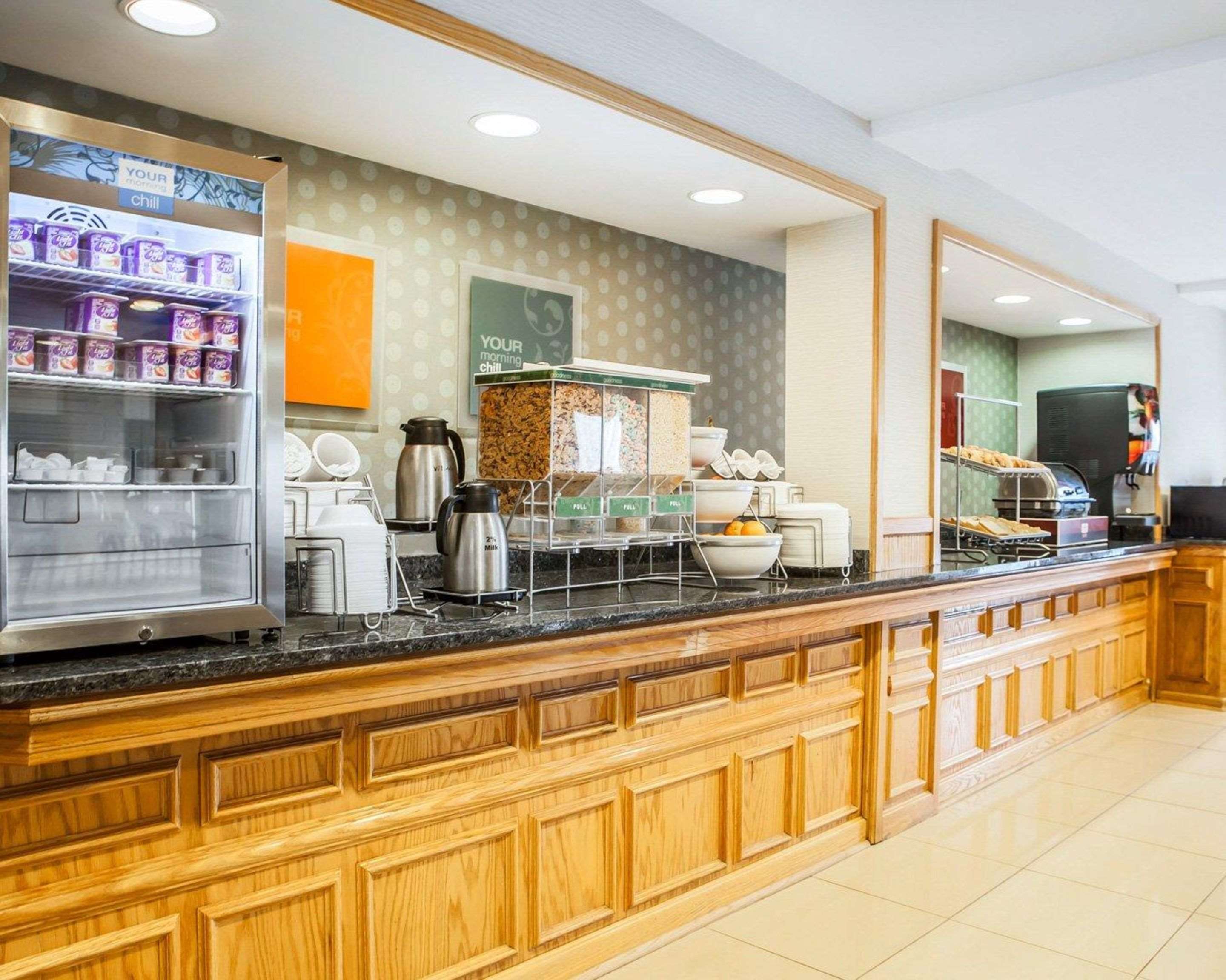 Free hot breakfast | Comfort Inn Bourbonnais near I-57