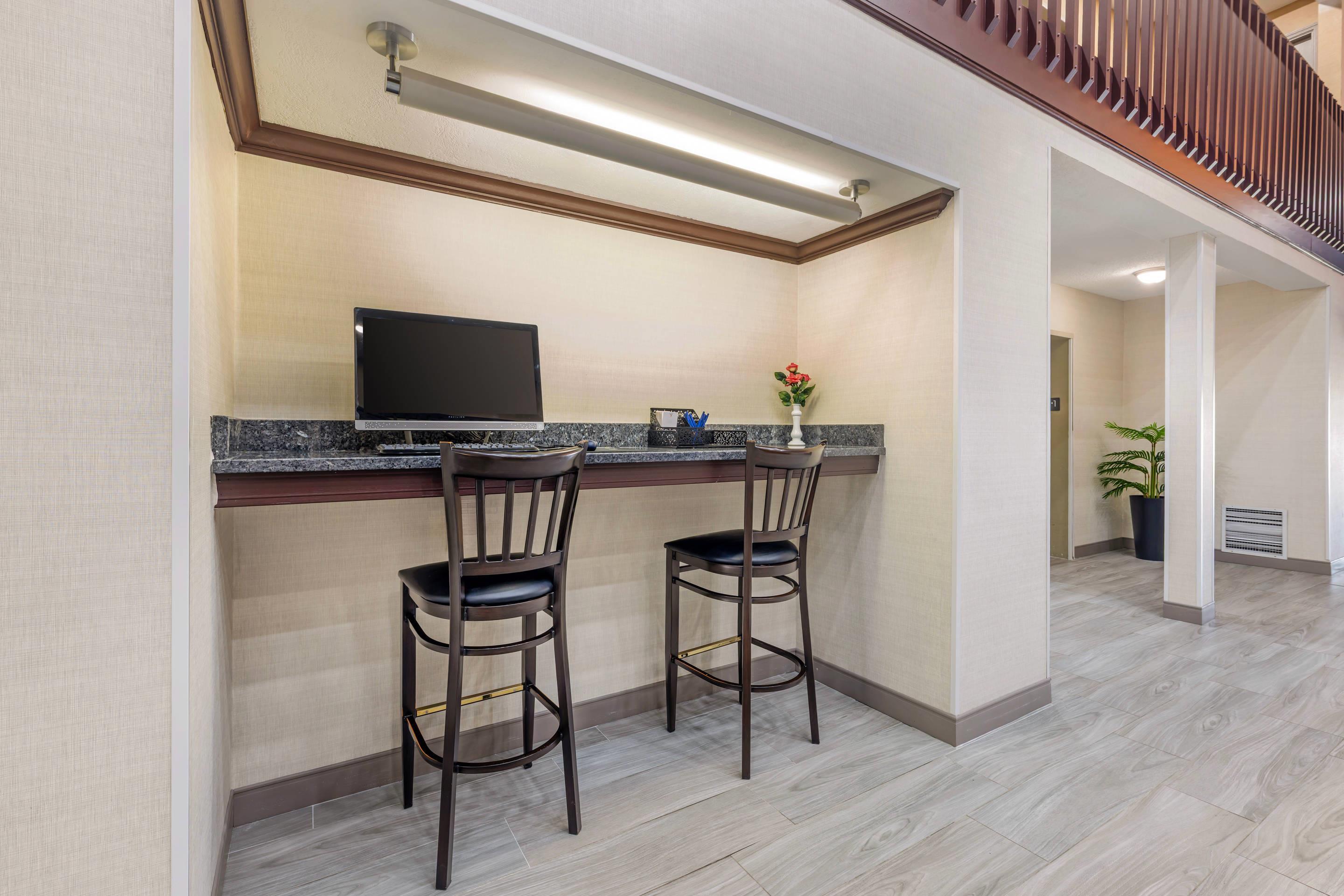 Business center | Comfort Inn Bourbonnais near I-57