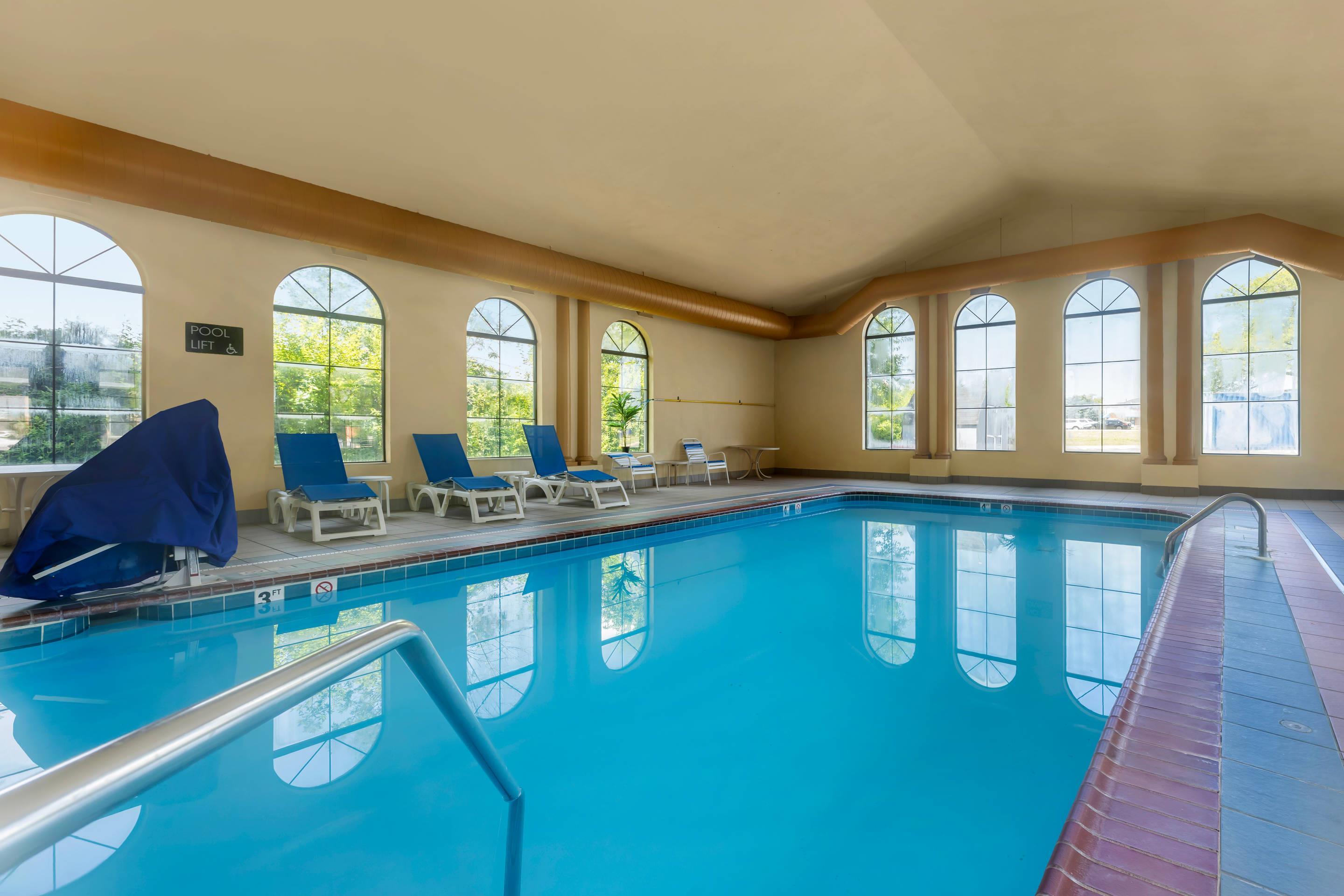 Indoor pool | Comfort Inn Bourbonnais near I-57