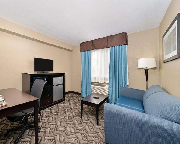 Suite - Comfort Inn & Suites Springfield - I-55 & I-72, Exit 92A