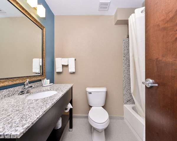  - Comfort Inn & Suites Springfield - I-55 & I-72, Exit 92A