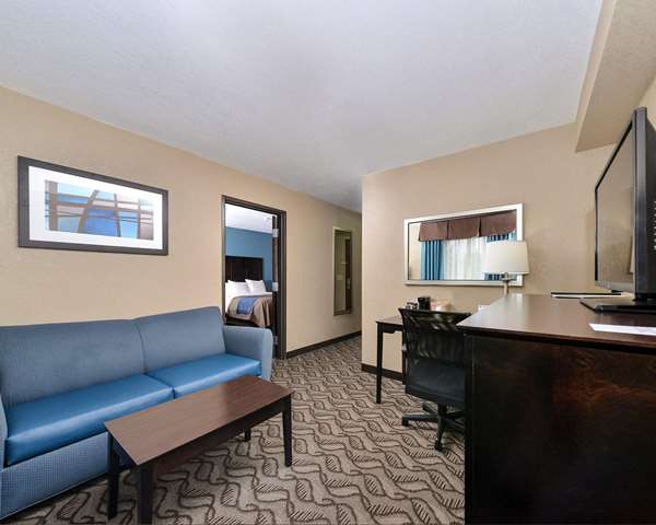 Suite - Comfort Inn & Suites Springfield - I-55 & I-72, Exit 92A