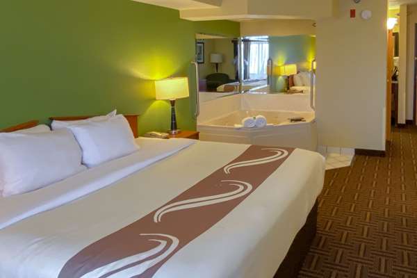 Suite - Quality Inn Bolingbrook - I-55, Exit 267