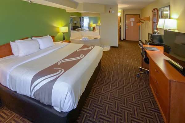 Suite - Quality Inn Bolingbrook - I-55, Exit 267