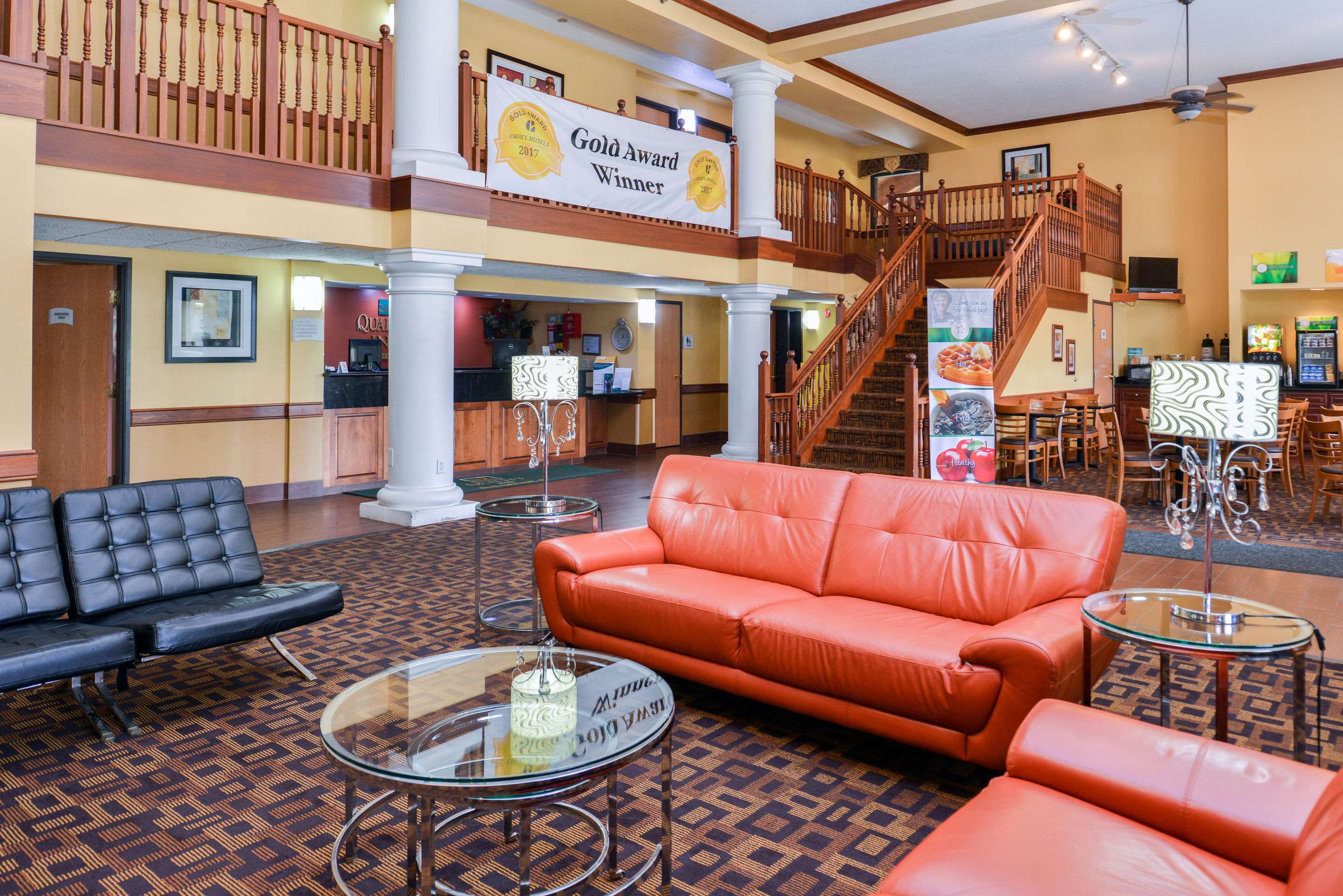 Spacious lobby with sitting area | Quality Inn Bolingbrook I-55