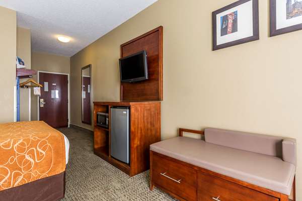  - Comfort Suites Lansing - I-80 & I-94, Exit 161