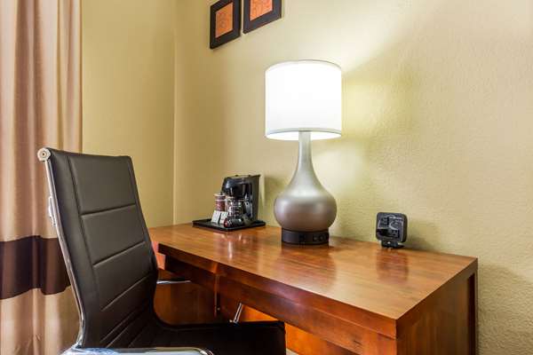  - Comfort Suites Lansing - I-80 & I-94, Exit 161