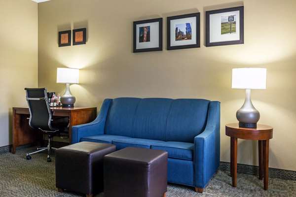 Suite - Comfort Suites Lansing - I-80 & I-94, Exit 161