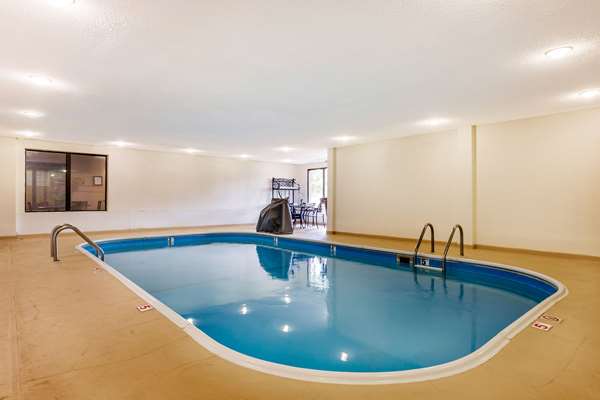 Pool - Comfort Suites Lansing - I-80 & I-94, Exit 161