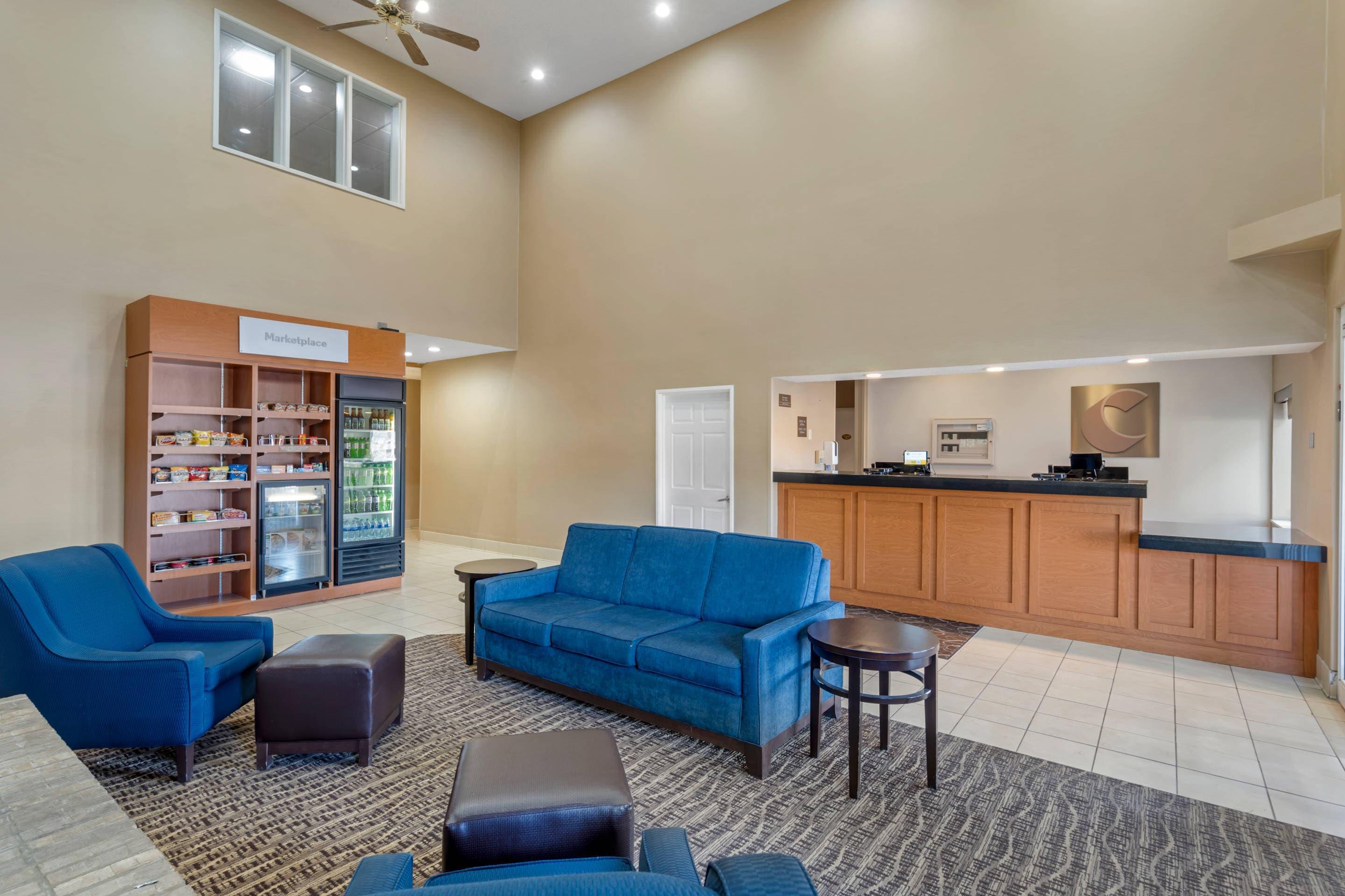 Hotel lobby | Comfort Suites Normal University area