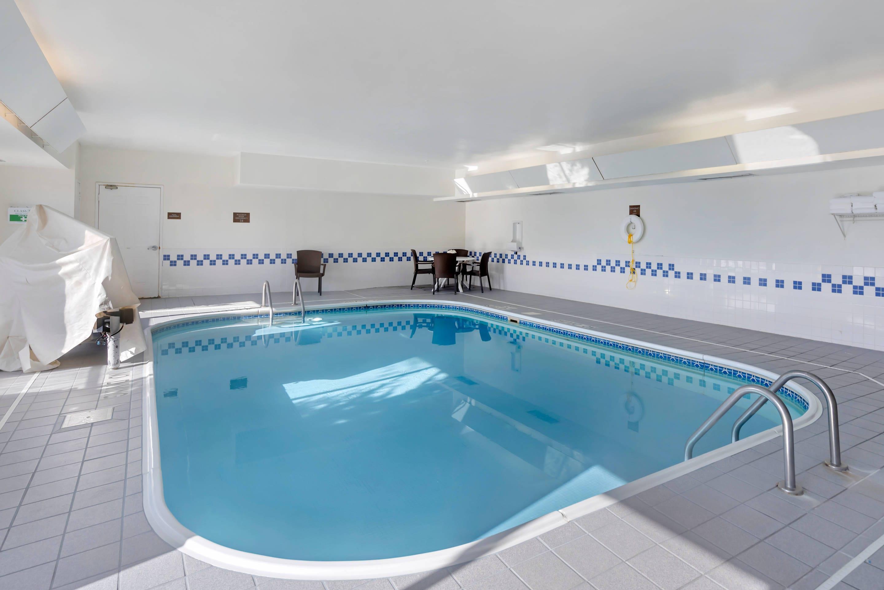 Indoor pool | Comfort Suites Normal University area