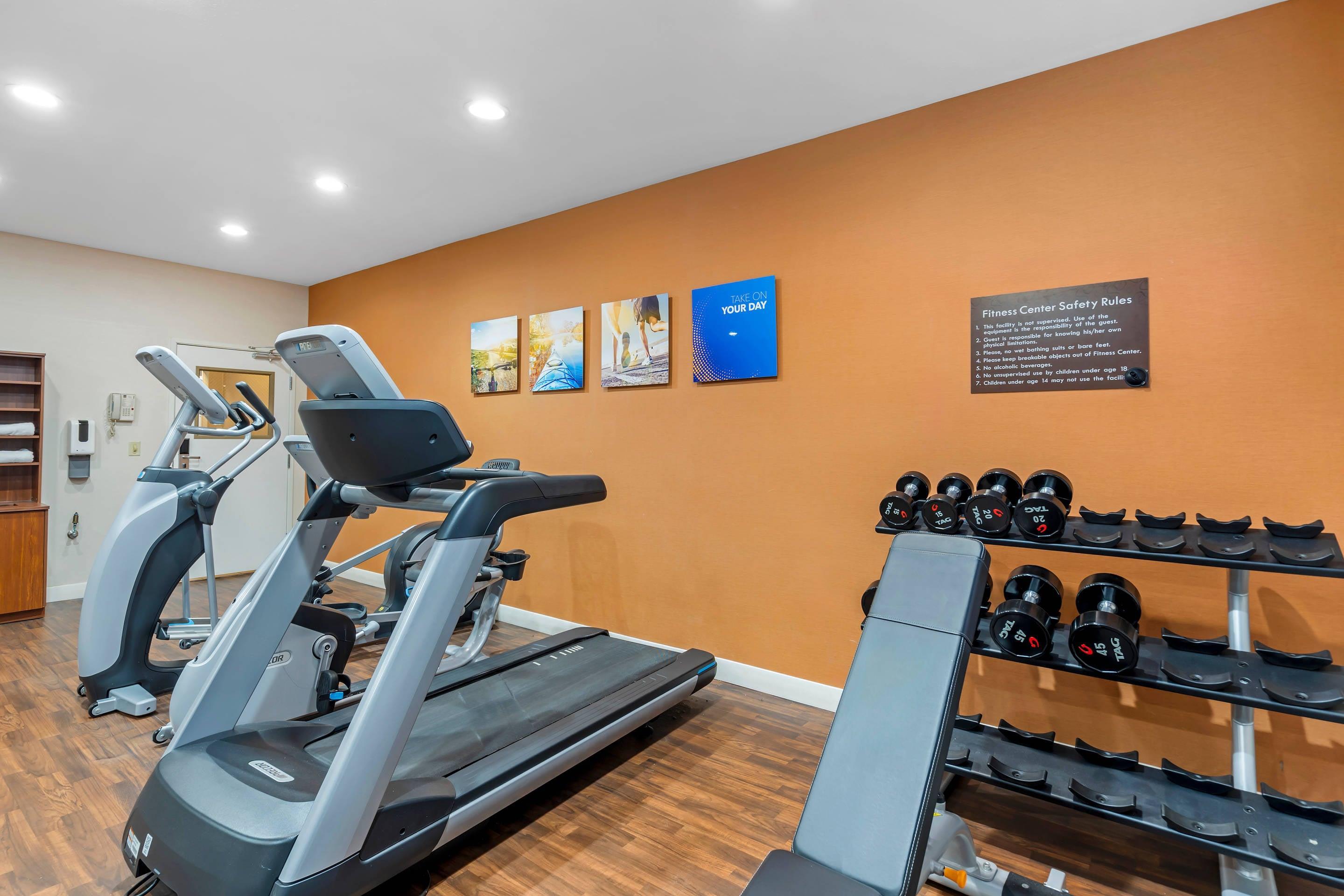 Fitness center | Comfort Suites Normal University area