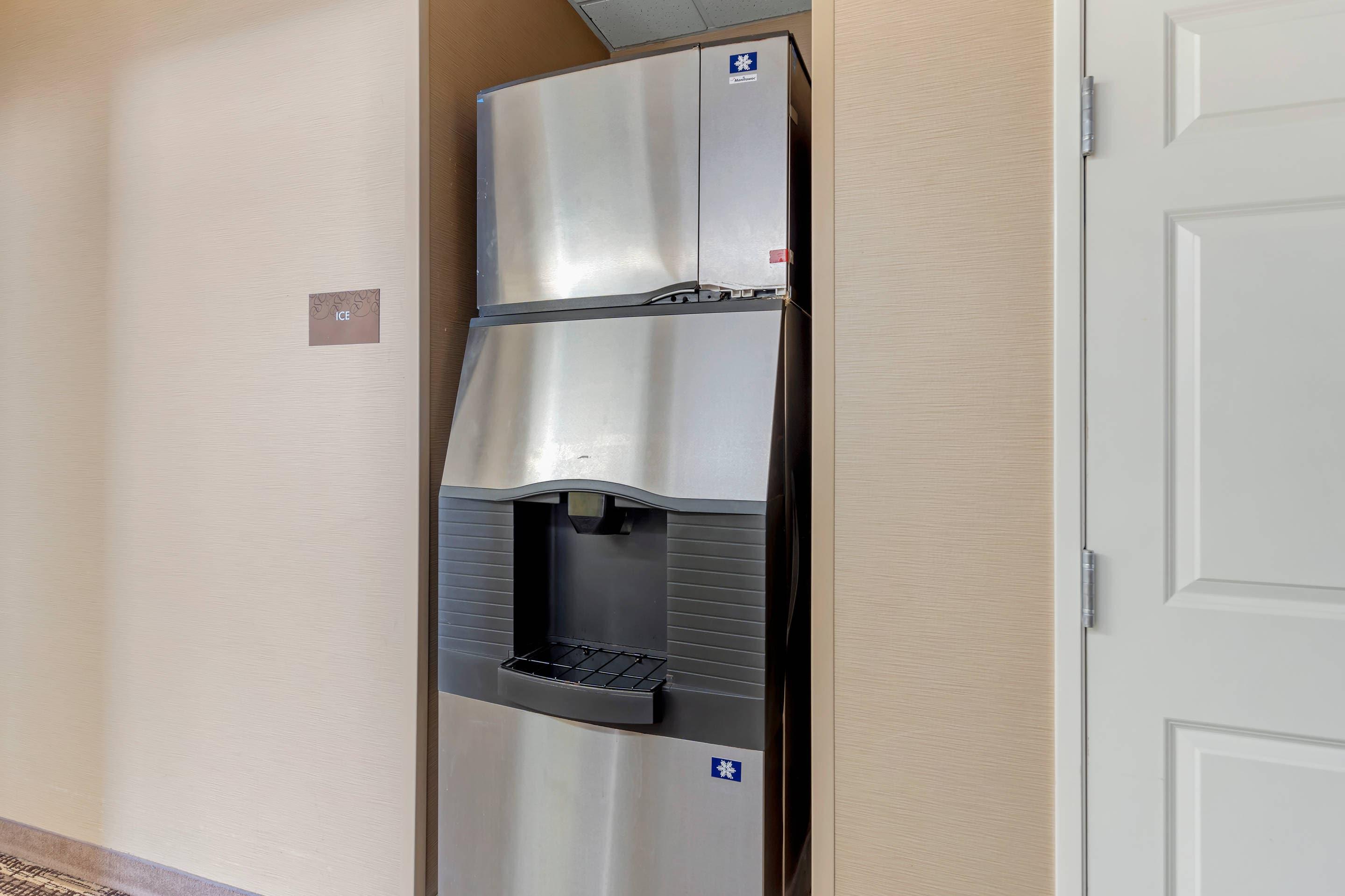 Ice Machine | Comfort Suites Normal University area